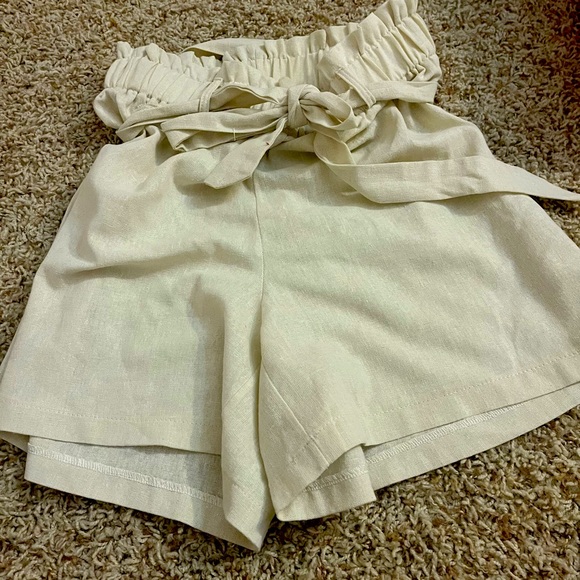 White shorts from secret - Picture 1 of 3